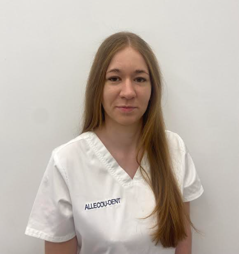 Lek. dent. Weronika Hertmanowska